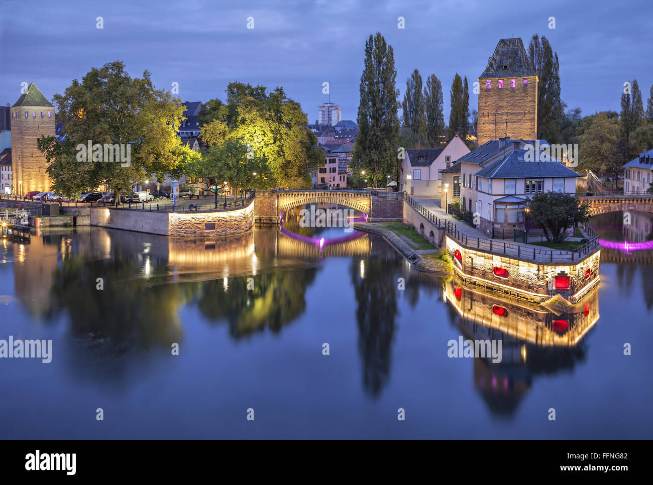 Soir vue sur Pont couverts de barrage Vauban à Strasbourg, France Banque D'Images