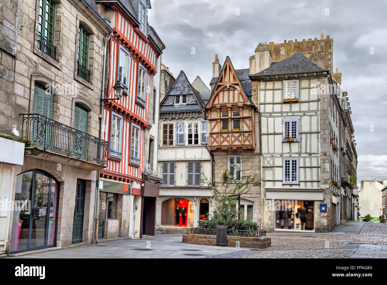 Vieilles maisons traditionnelles dans la partie historique de Quimper, Bretagne, France Banque D'Images