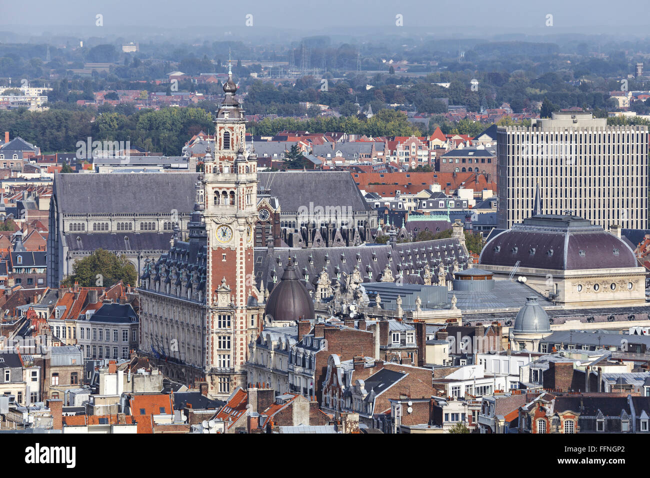 Vue aérienne sur le centre de Lille avec la construction de la Chambre de commerce sur le point principal Banque D'Images