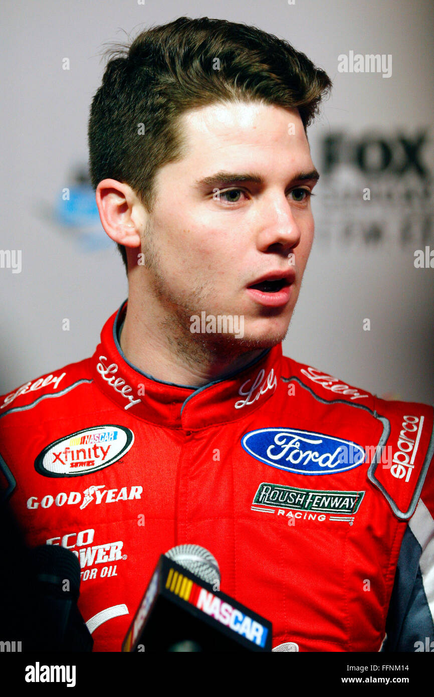 Daytona Beach, FL, USA. 16 Février, 2016. Daytona Beach, FL - Dec 16, 2016 : Ryan Reed (16) parle aux médias lors de la Journée des médias à la NASCAR Daytona International Speedway de Daytona Beach, FL. © csm/Alamy Live News Banque D'Images