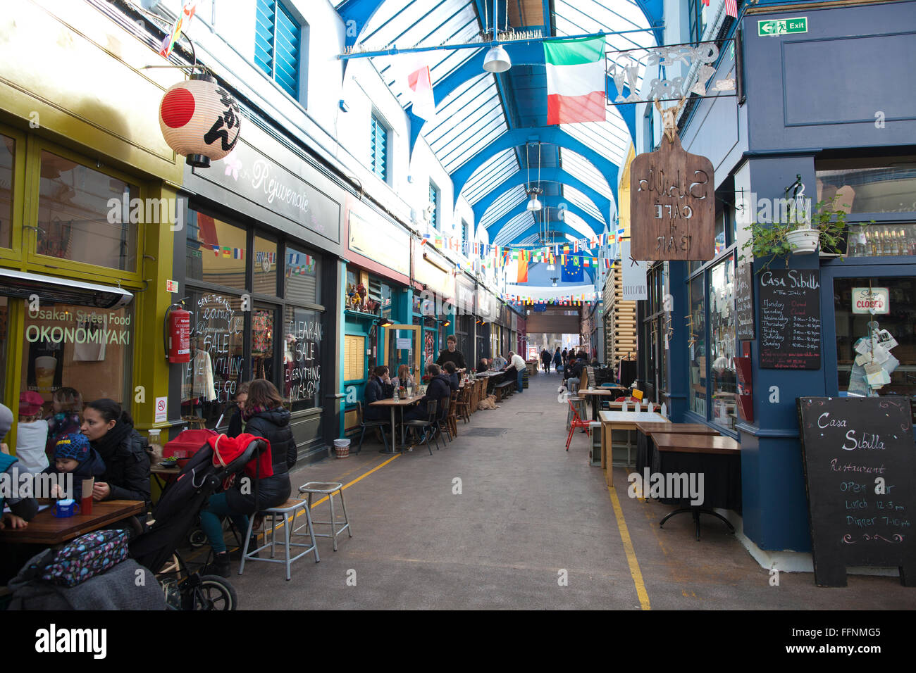 Marché et Village de Brixton Brixton's Row, marché couvert, dans le sud de Londres, Angleterre, RU Banque D'Images