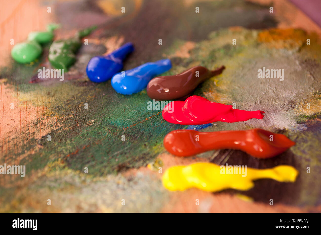 Gouttes d'huile d'encres de couleur prêts à travailler Banque D'Images