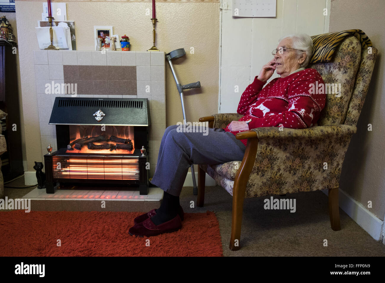 Ancien pensionné vivant seule dans un logement loué Banque D'Images