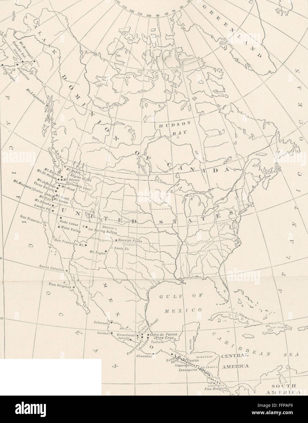 Volcanoes of North America est un livre vintage détaillant l'activité volcanique à travers l'Amérique du Nord. Il couvre diverses régions volcaniques, leur importance géologique et leur impact historique sur le paysage, fournissant des informations précieuses sur la science volcanique. Banque D'Images