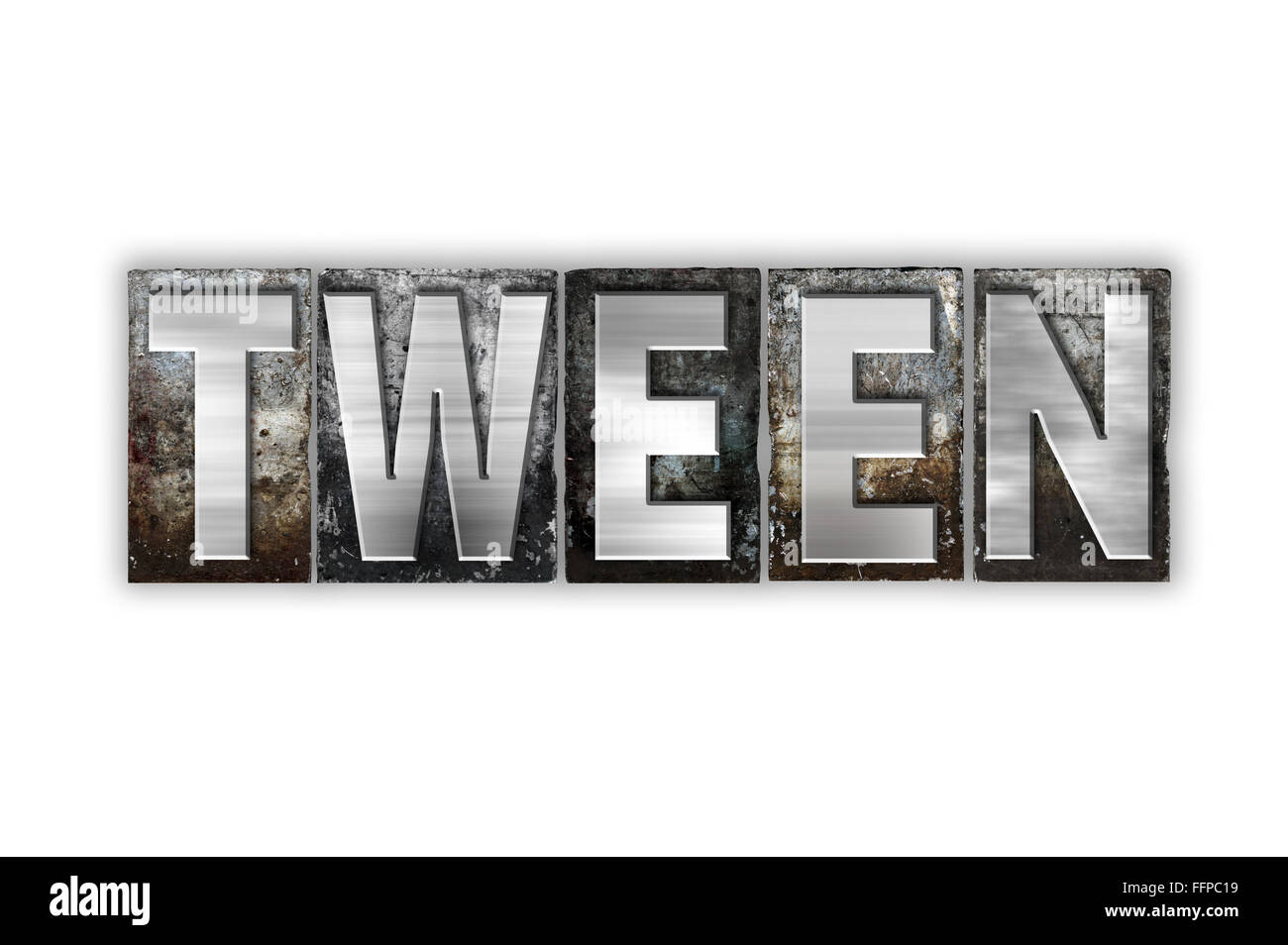 Le mot "Tween" écrit en metal vintage type typographique isolé sur un fond blanc. Banque D'Images