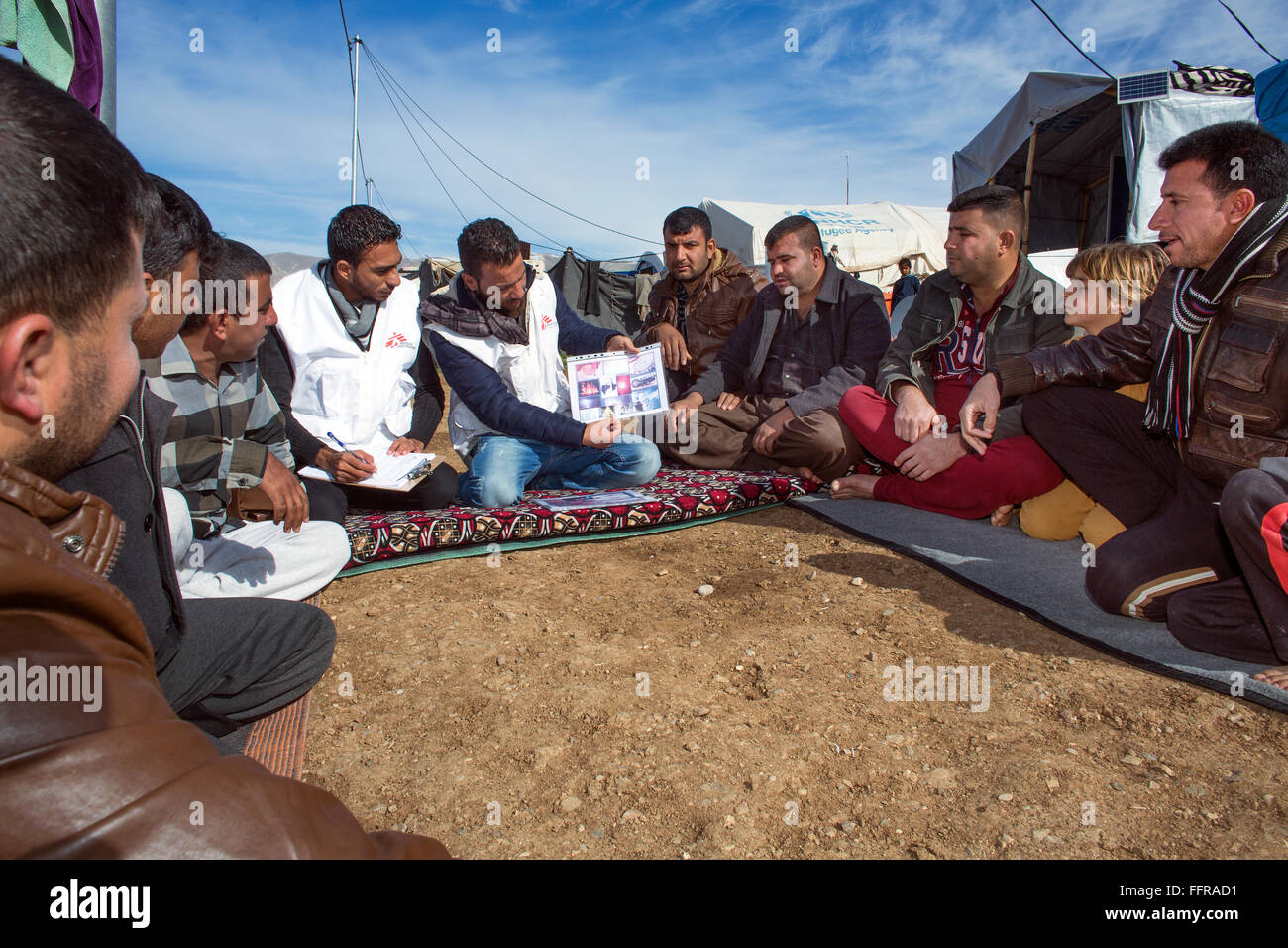 Les promoteurs de la santé au travail de MSF dans l'Arbat Kamp, le nord de l'Iraq des réfugiés Banque D'Images