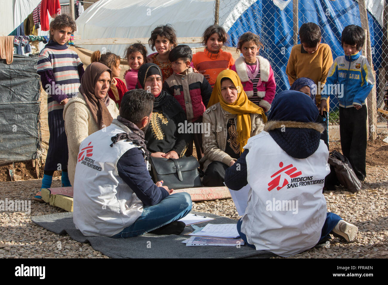 Les promoteurs de la santé au travail de MSF dans l'Arbat Kamp, le nord de l'Iraq des réfugiés Banque D'Images