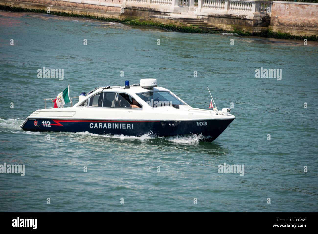 Camion transporteur de bateau sur
