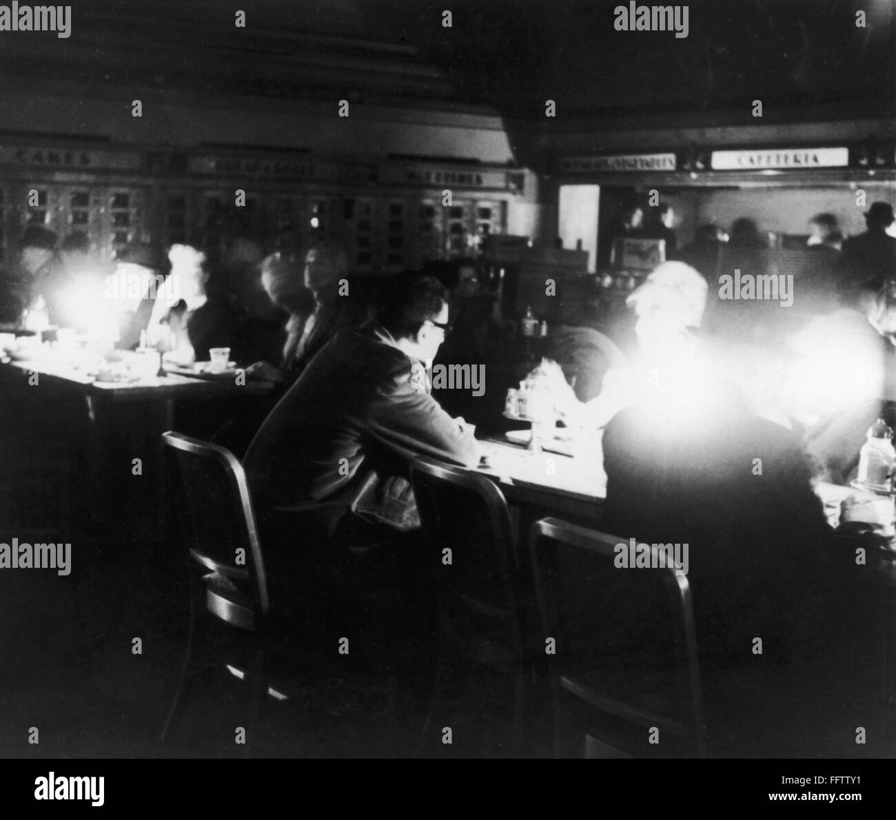 NEW YORK : BLACKOUT, 1965. Vous pourrez dîner aux chandelles dans ...
