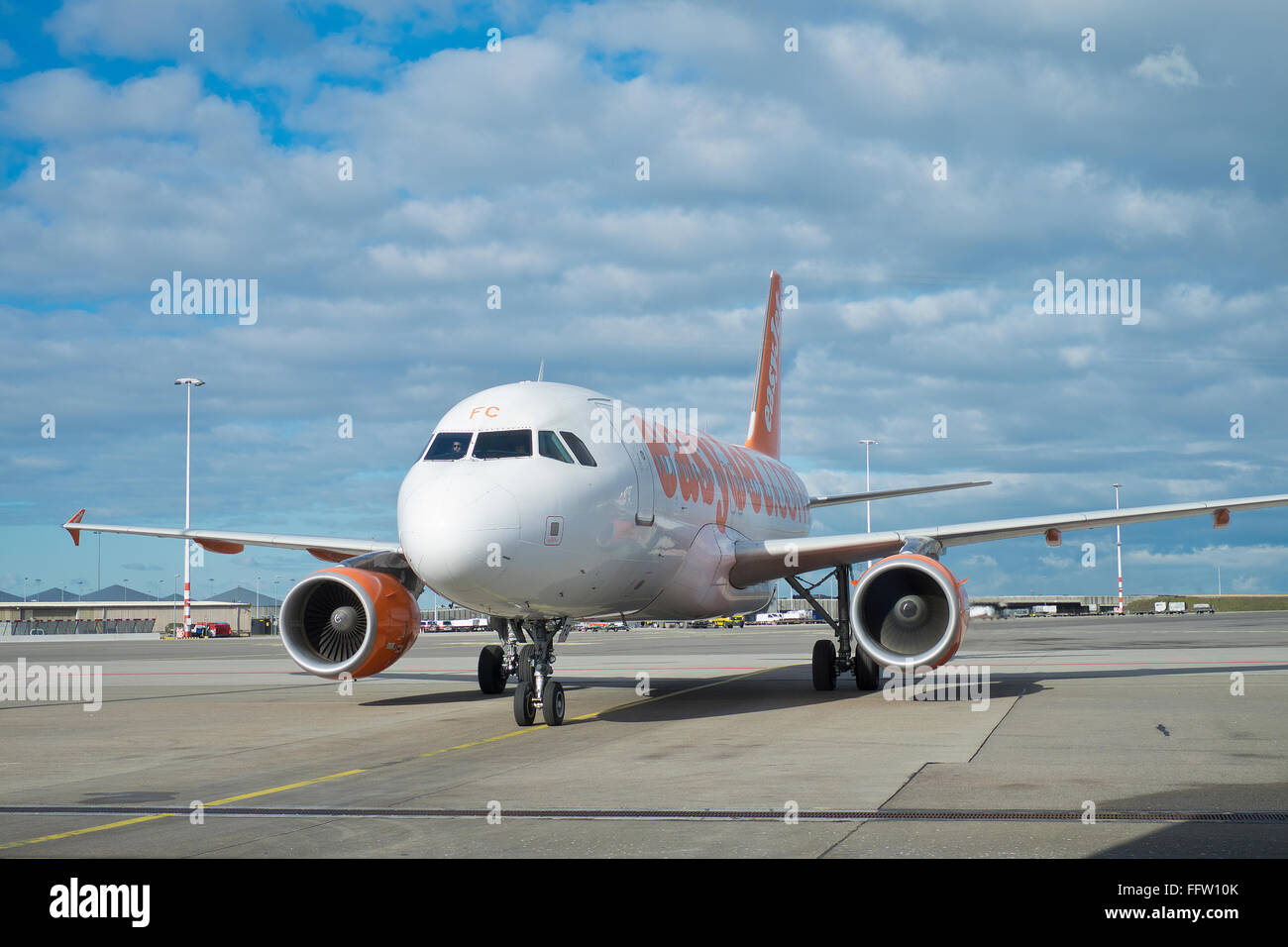 Easyjet vol arrive à l'aéroport de Schiphol aux Pays-Bas Banque D'Images