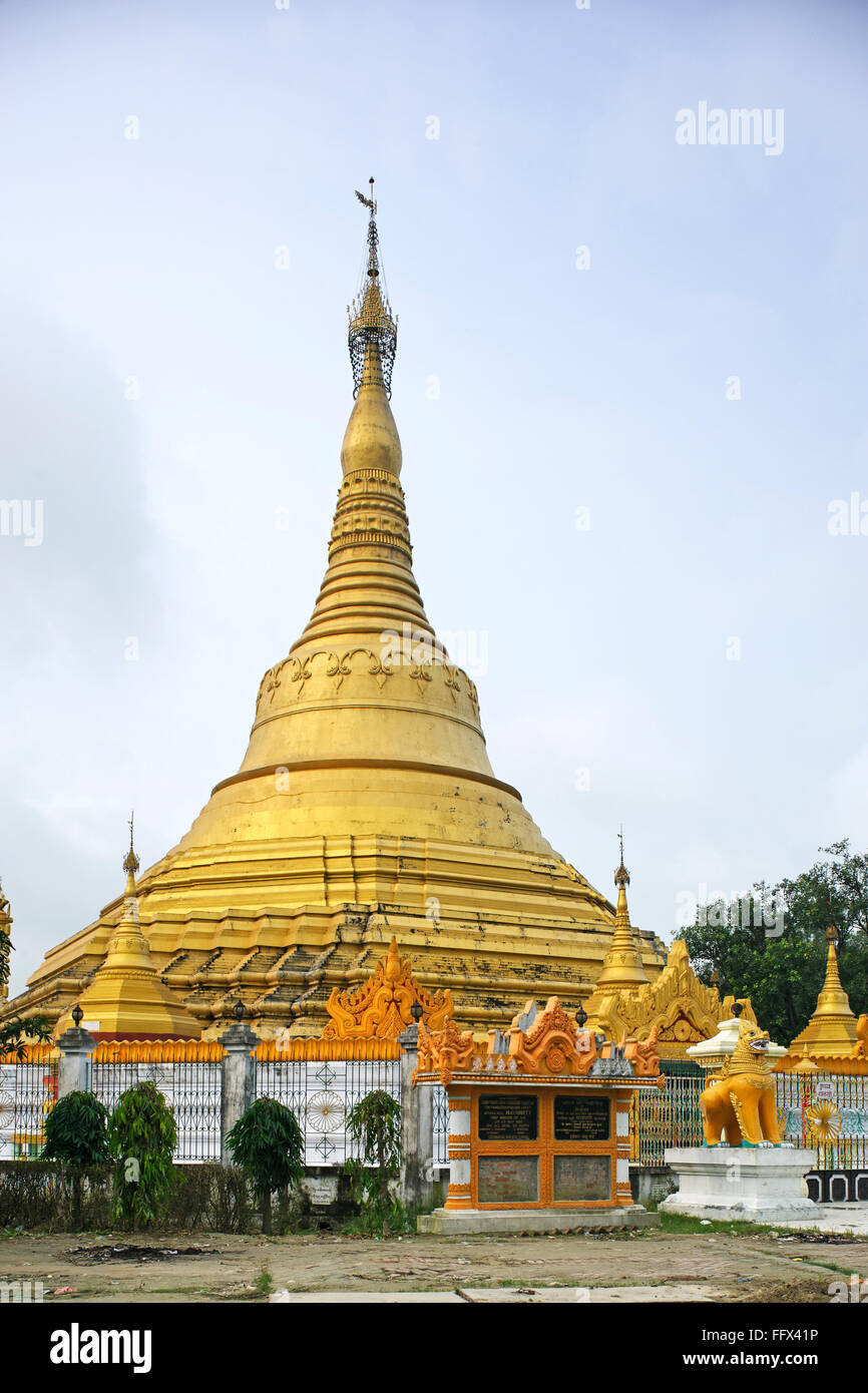 Chan Mahasukhamdada thargyi pagoda construit en 23 JUIN 2001 , Koushinagar , Uttar Pradesh, Inde Banque D'Images