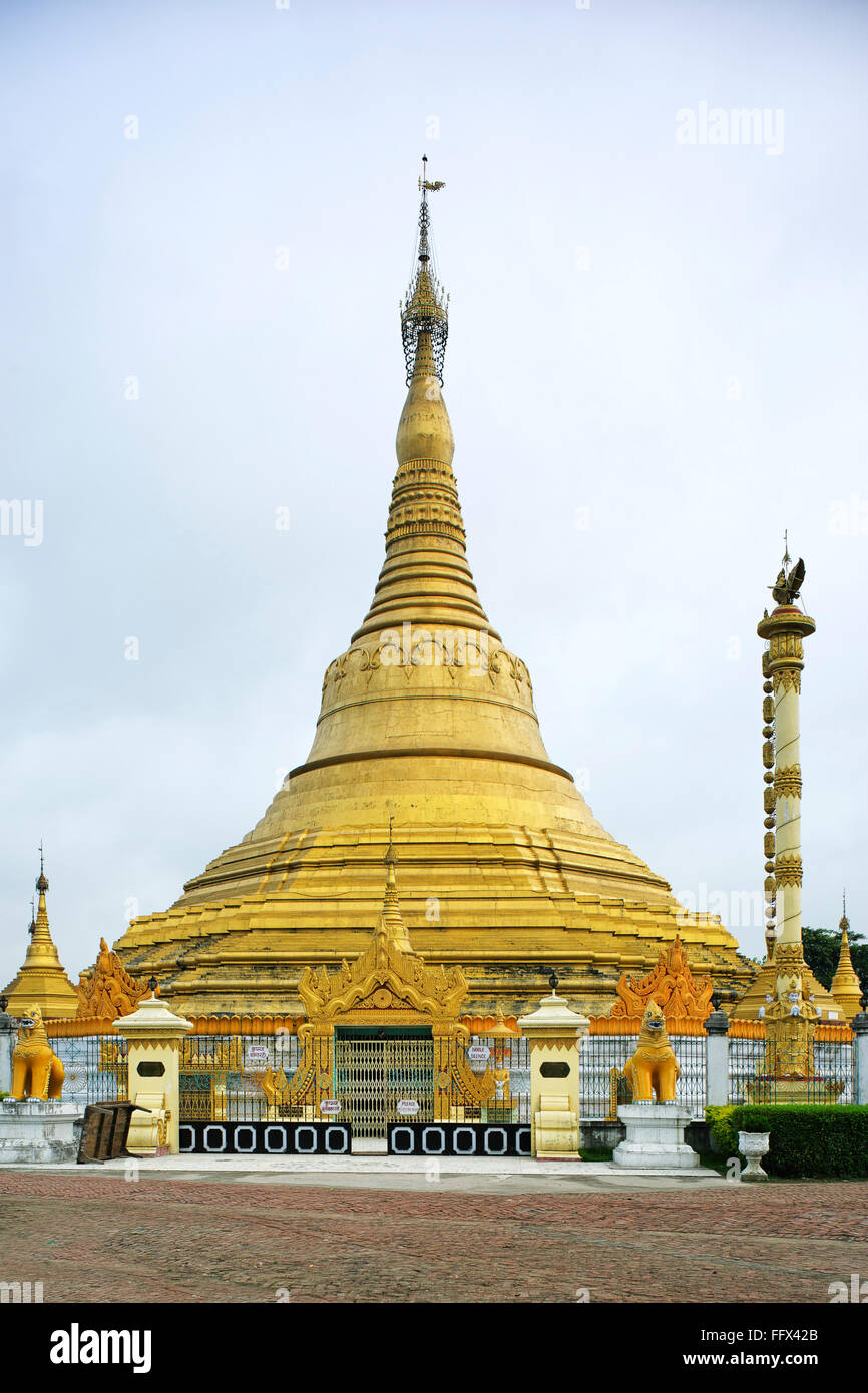 Chan Mahasukhamdada thargyi pagoda construit en 23 JUIN 2001 , Koushinagar , Uttar Pradesh, Inde Banque D'Images