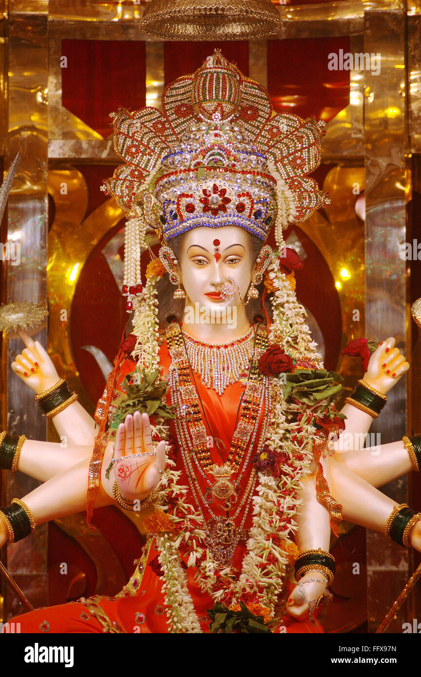 Navaratri dandiya garba Festival , Procession de Ma Ambadevi Tembhi , Bhavani Devi Kalwa Naka Thane Maharashtra Banque D'Images