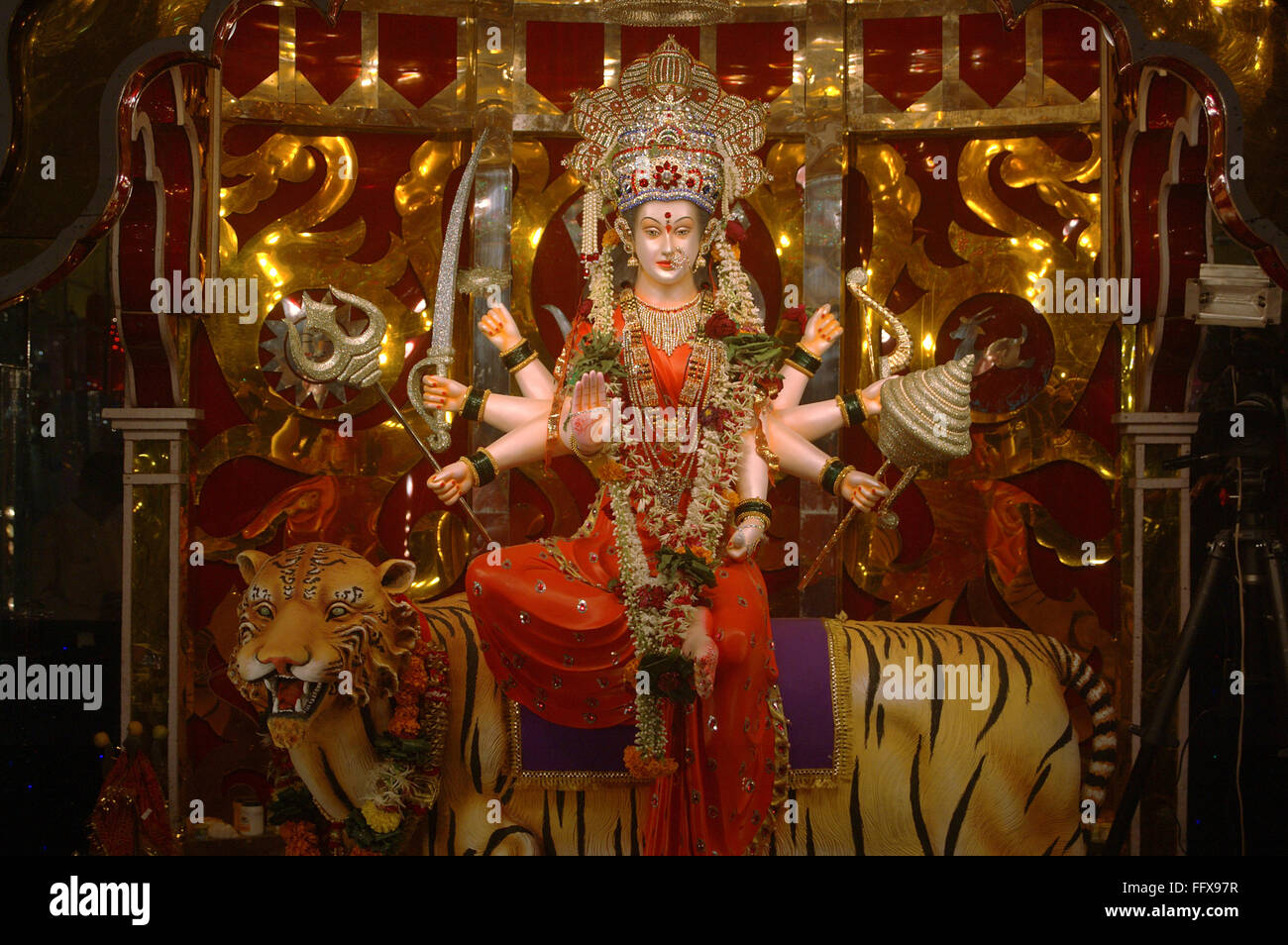 Navaratri dandiya garba Festival , Procession de Ma Ambadevi Tembhi Devi Bhavani Kalwa à Naka Thane Maharashtra Banque D'Images
