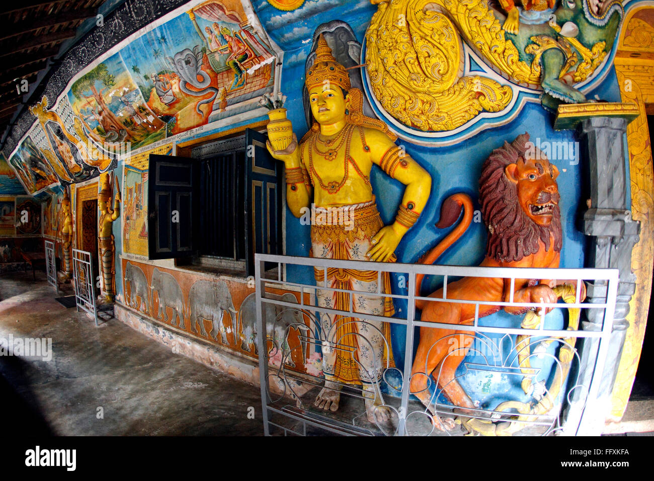 Aluvihara rock cave temple commence au 3e siècle avant J.-C. où les écritures bouddhistes écrit 1er siècle avant J.-C. Sri Lanka Banque D'Images