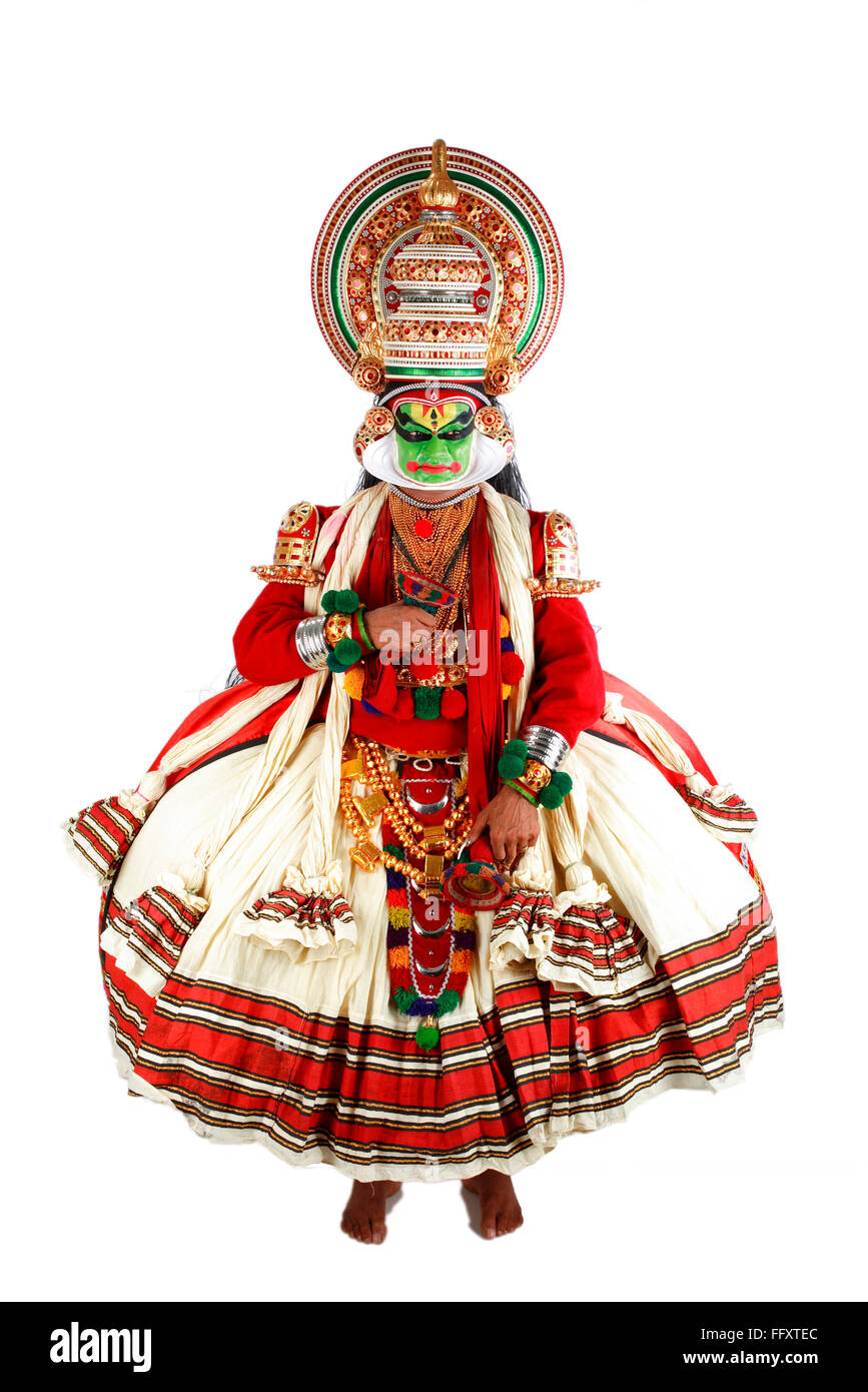 Danseur Kathakali indien du Sud dansant fond blanc ; danse indienne classique ; Kerala ; Inde ; Asie ; MR#761C Banque D'Images