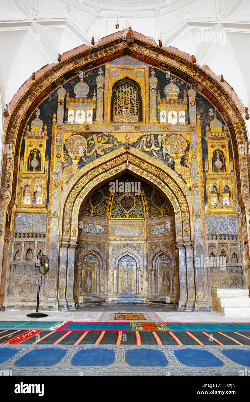 L'architecture islamique à l'intérieur de Gol Gumbaz construit en 1659 par Mohammed Adil Shah , Bijapur , Karnataka , Inde Banque D'Images