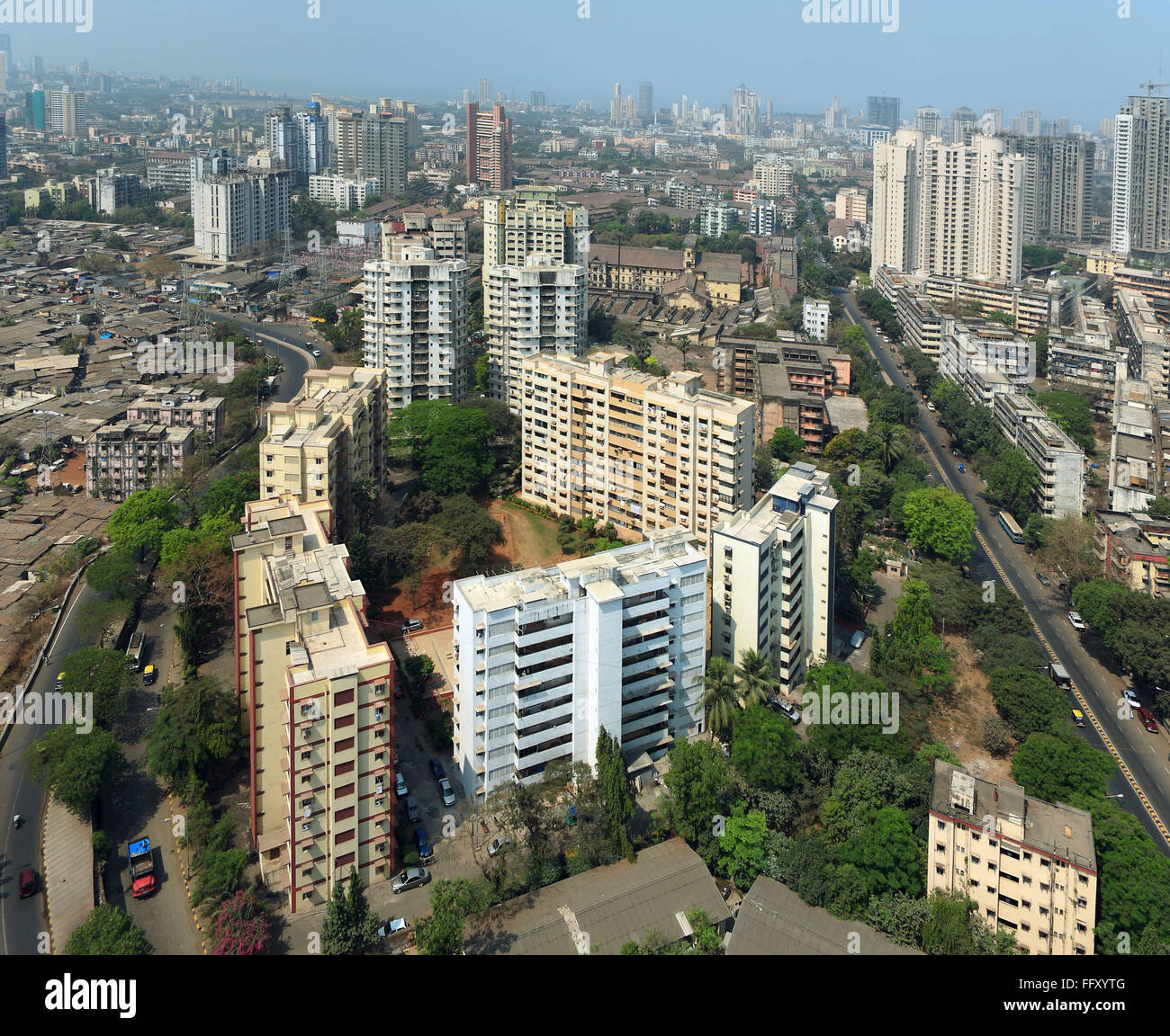 Vue aérienne de la banlieue de Parel avec grande hauteur de différents concepts architecturaux , Bombay Mumbai , MAHARASHTRA , INDE Banque D'Images