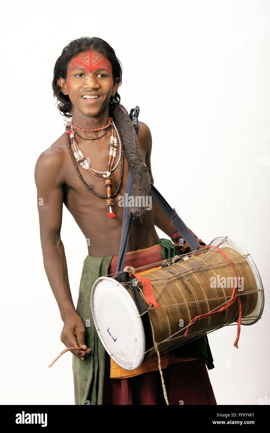 Artiste de rue jouer instruments musique chabukwala dholak M.# 732C Banque D'Images