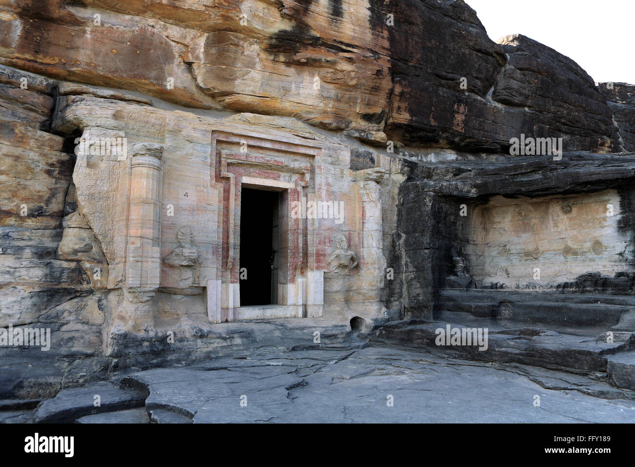 La colline de grès grotte coupé en 5 kms de vidish gupta sanctuaires montrant dieu temple Udaygiri le Madhya Pradesh Bhopal Banque D'Images