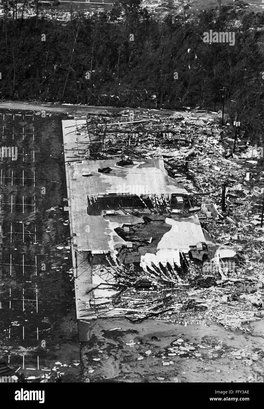 MISSISSIPPI : ouragan, 1969. NAerial /vue sur la côte de Gulfport, Mississippi, montrant la dévastation dans les suites de l'ouragan Camille, 18 août 1969. Banque D'Images
