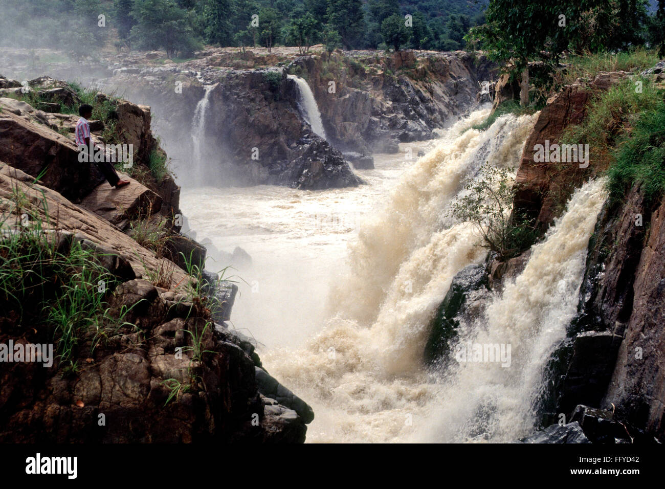 Chutes de la rivière Cauvery Hogenakkal et kaveri ; Tamil Nadu Inde ; Banque D'Images