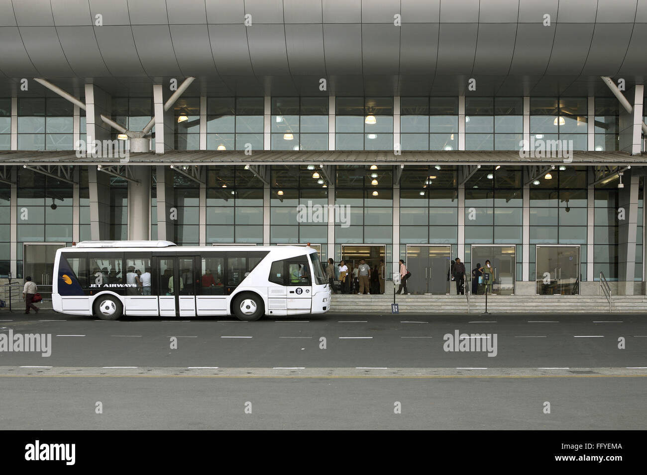 Bus de passagers à l'aéroport international de Chhatrapati Shivaji ; Santacruz ; Bombay Mumbai Maharashtra ; Inde ; Banque D'Images