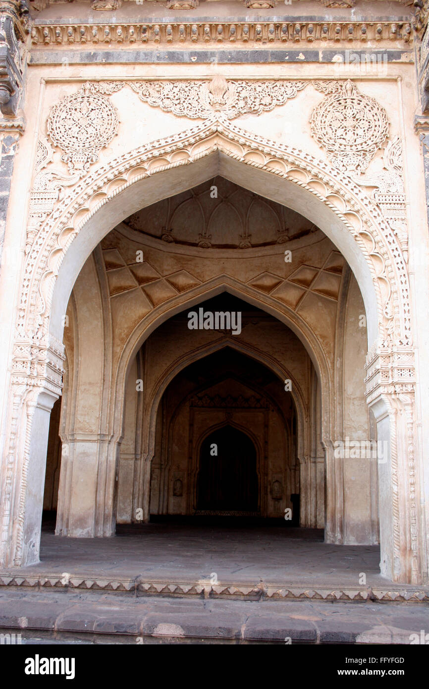 Arc de mosquée , Ibrahim Roza , Bijapur , Karnataka , Inde Banque D'Images