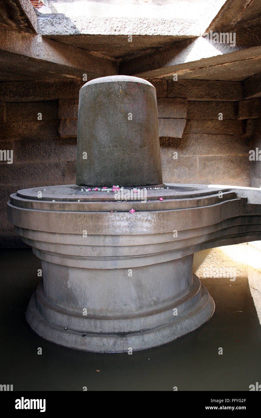 Badavi Linga (ht. 12ft.) , Hampi Vijayanagar ruins , Karnataka , Inde Banque D'Images