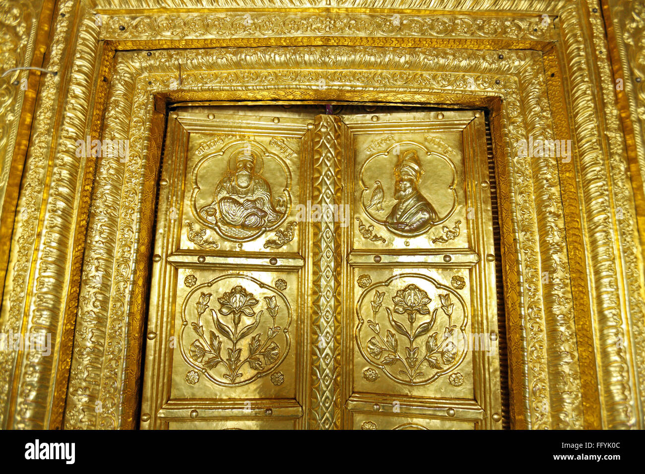 Porte plaquée or Gurudwara Hazur Sahib SachKhand Nanded Maharashtra Inde Banque D'Images