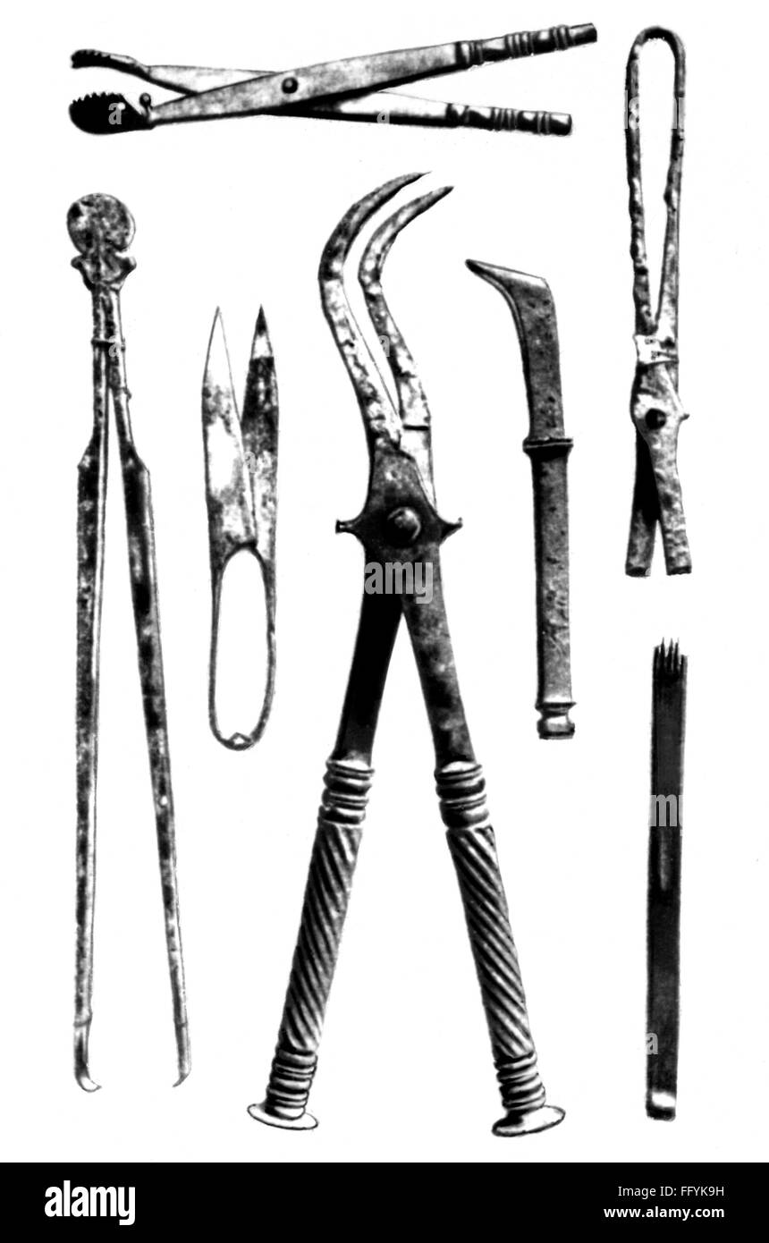 Médecine, instruments / équipement, instruments chirurgicaux romains, Pompéi, 1er siècle après J.-C., après : Theodor Meyer-Steineg (1873 - 1937), Karl Sudhoff (1853 - 1938), 'Geschichte der Medizin im Ueberblick', 1921, droits additionnels-Clearences-non disponible Banque D'Images