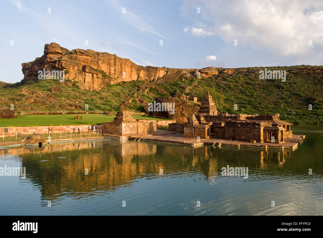 Bhutanatha temples près de la rive orientale de l'ancien réservoir tirtha Agasthya à Badami , Karnataka , Inde Banque D'Images