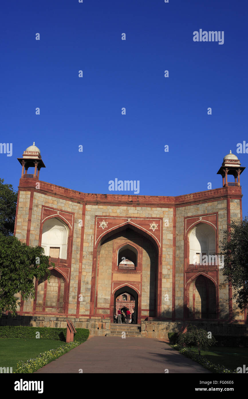 Porte ouest de Tombe de Humayun construit en 1570 , Delhi, Inde Site du patrimoine mondial de l'UNESCO Banque D'Images