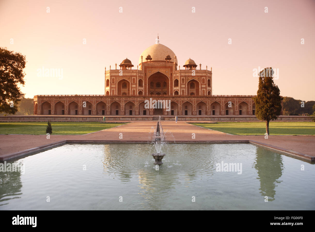 Lever du soleil à Tombe de Humayun construit en 1570 , Delhi , Inde UNESCO World Heritage Site Banque D'Images