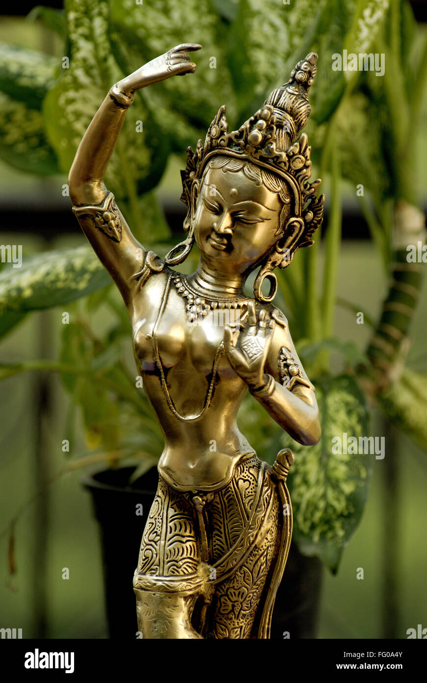 Thai goddess statue Banque de photographies et d'images à haute résolution  - Alamy
