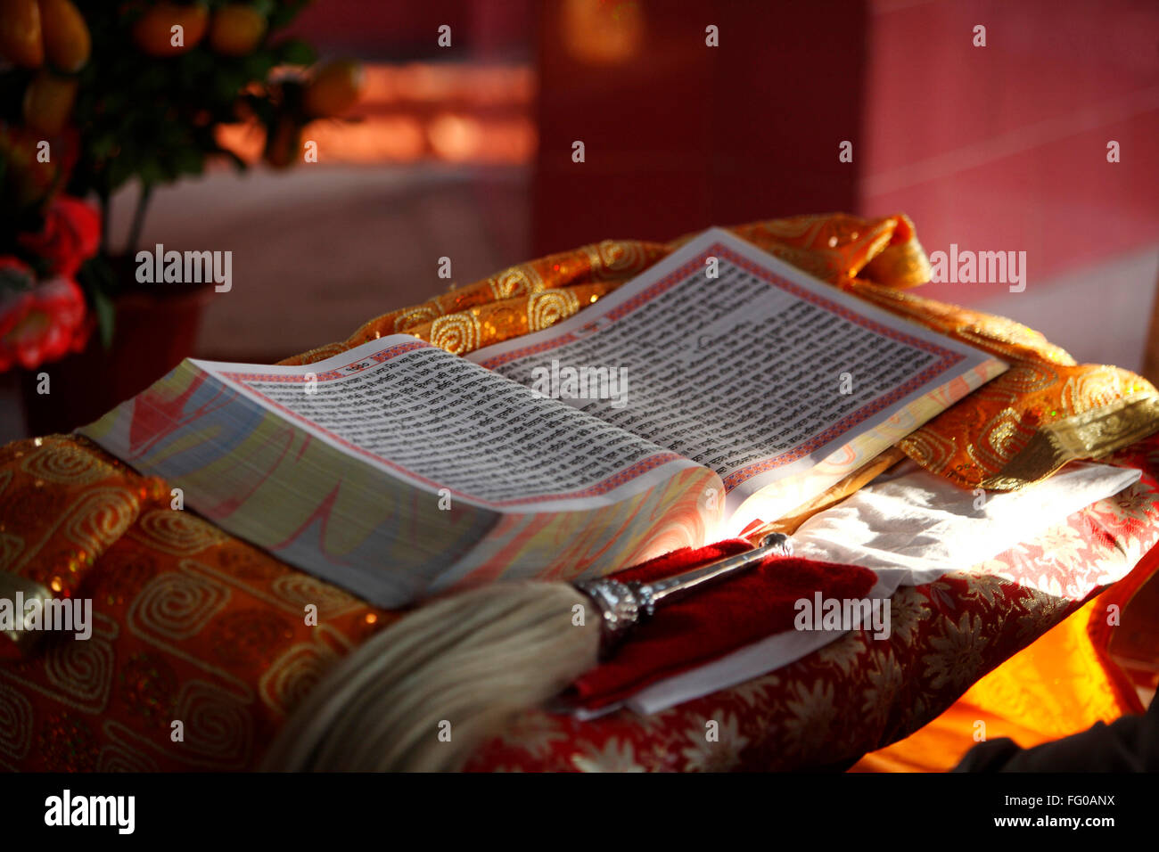 Livre Saint, Guru Granth Sahib, à l'intérieur de Guru Tegh Bahadur Sahib Gurudwara à Baba Bakala, Amritsar, Punjab, Inde, Asie,Asiatique, Indien Banque D'Images