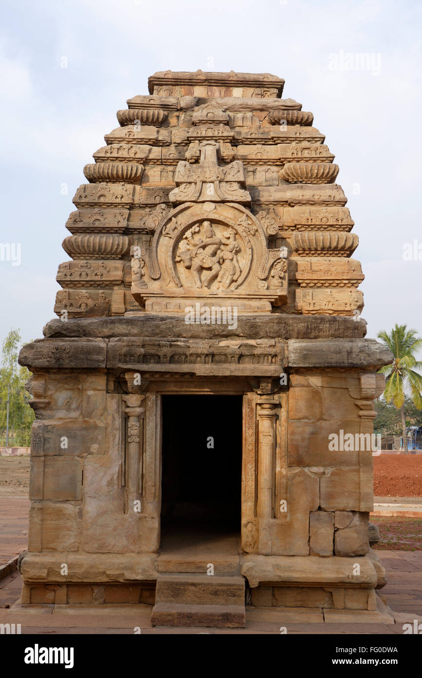 La tour du Temple Jambulinga côtes incurvées en forme de fer à cheval décoré les dancingwth Globomat Parvati Pattadakal Bagalkot Karnataka Banque D'Images