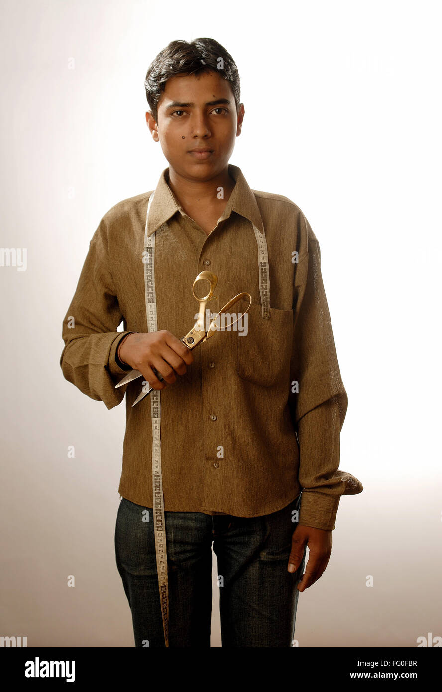 L'homme Indien et Ciseaux tailleur profession avec ruban de mesure M. #  553J Banque D'Images
