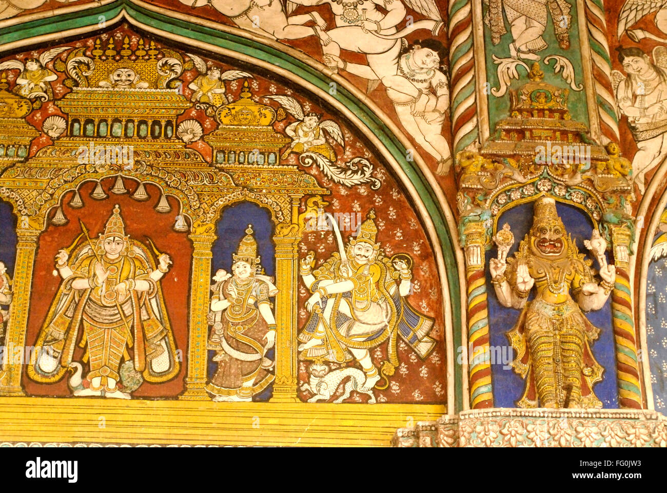 Divinités mythologiques de belles œuvres en stuc peint fresque magnifique mur hall Darbar Maratha Thanjavur palace Tamil Nadu Banque D'Images