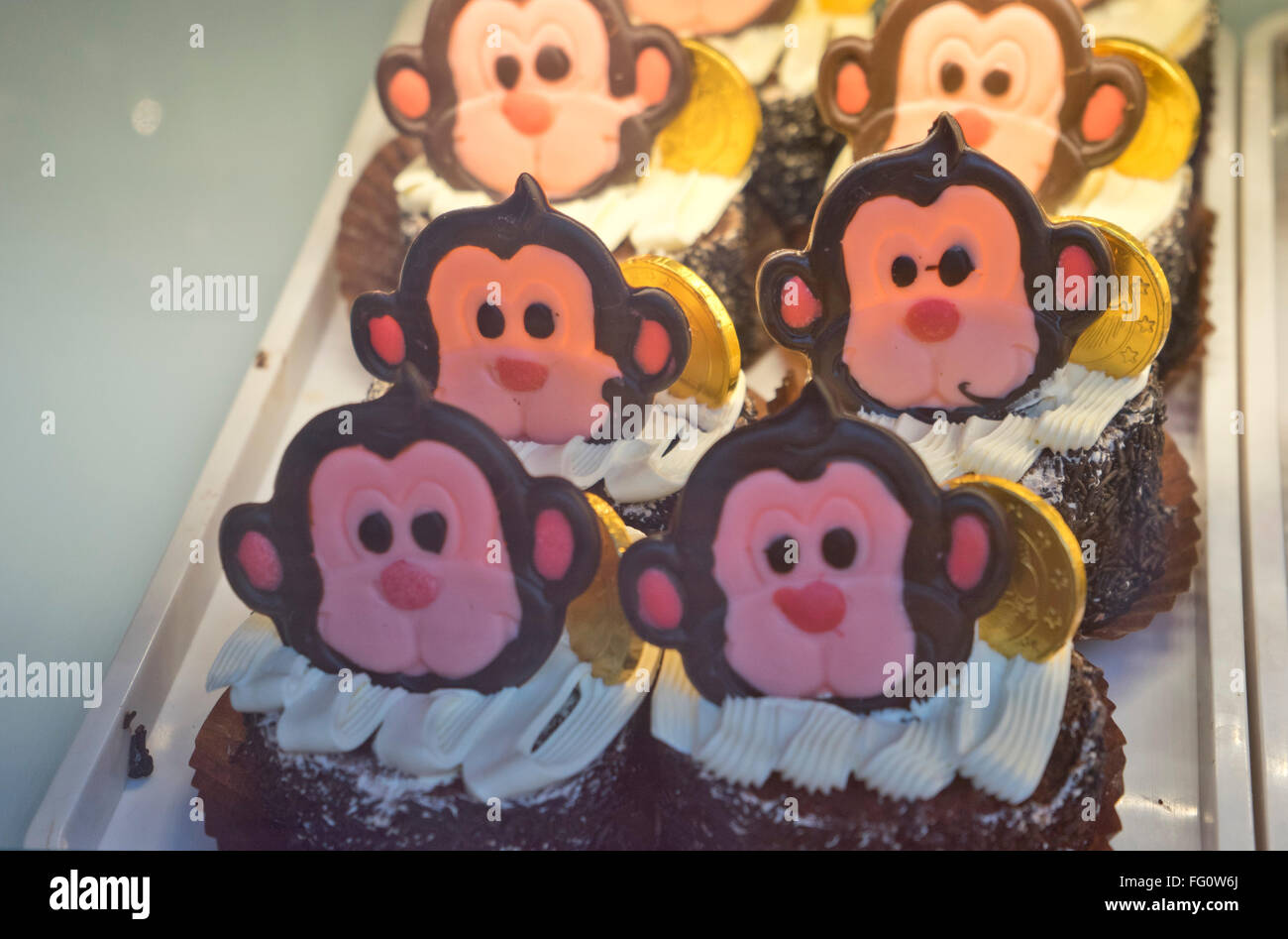Le Nouvel An Chinois Du Singe Gateau A Theme Boulangerie Ina Dans Chinatown Londres Uk Photo Stock Alamy Le Nouvel An Chinois Du Singe Gateau A Theme Boulangerie Ina Dans Chinatown Londres Uk Photo Stock Alamy