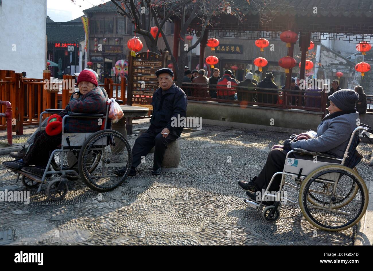 Personnes âgées et fragiles personnes à Suzhou, Chine. La Chine doit supporter le vieillissement de la population, en raison de la précédente politique de l'enfant. Banque D'Images