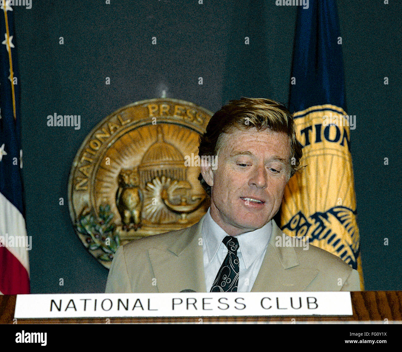 Washington, DC., USA, 1er octobre, 1990 Robert Redford aborde le National Press Club Crédit : Mark Reinstein déjeuner Banque D'Images