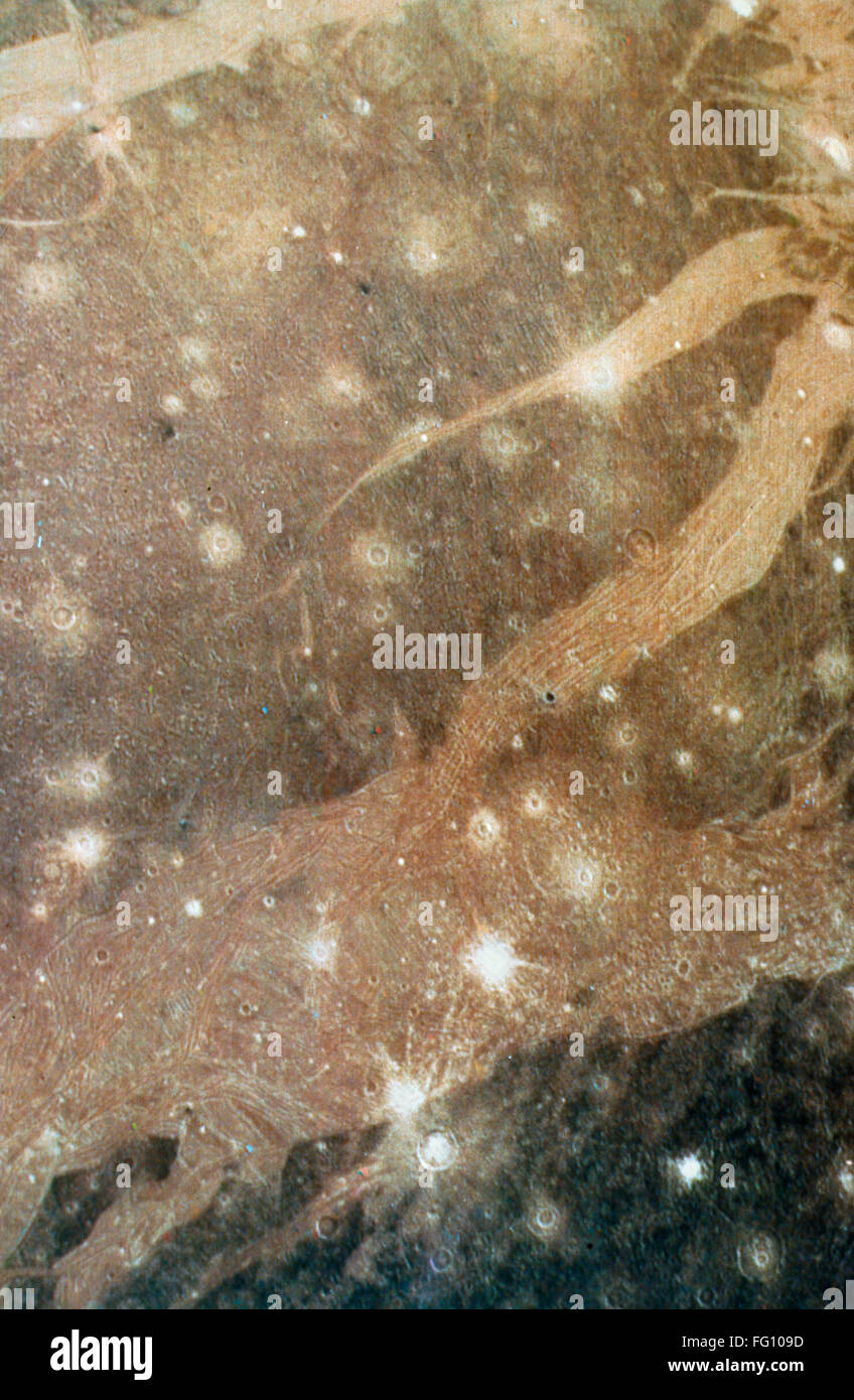 JUPITER : Ganymède, 1979. /NA vue sur la surface de la lune de Jupiter ...
