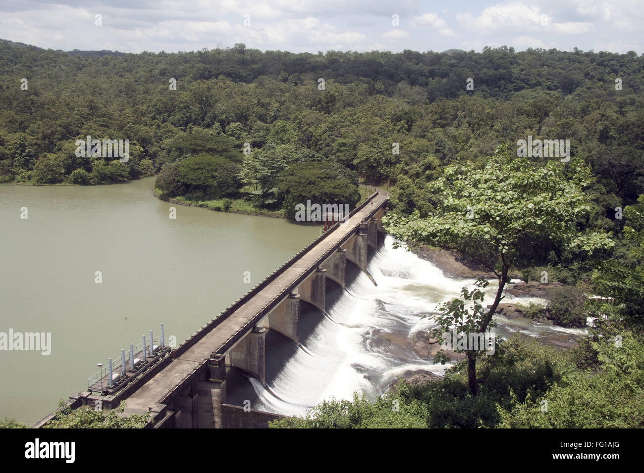 Barrage d'irrigation près de Kurtallum , Tamil Nadu , Inde Banque D'Images
