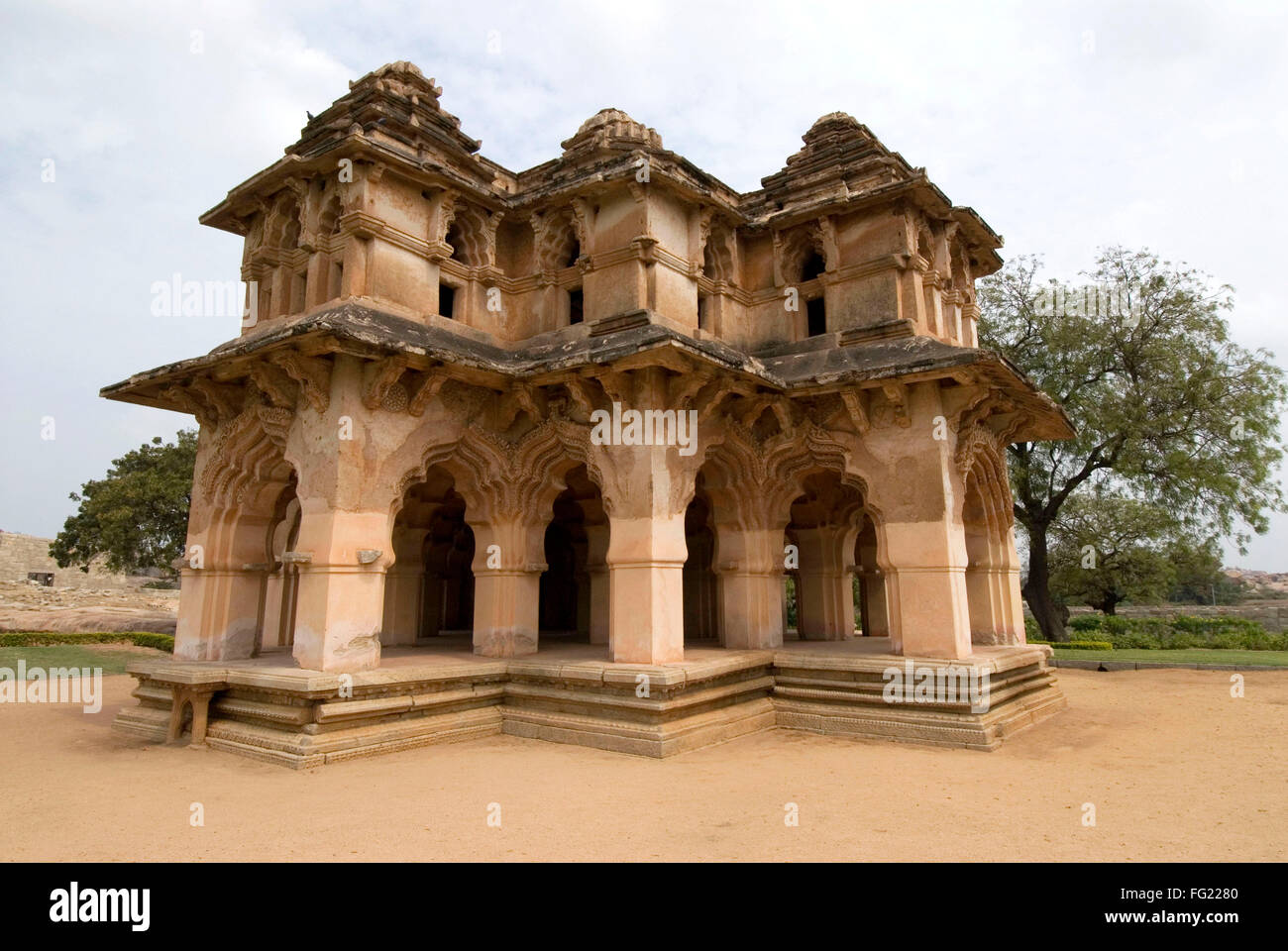 Lotus mahal amazing synthèse de style islamique et hindoue Hampi , Karnataka , Inde Banque D'Images