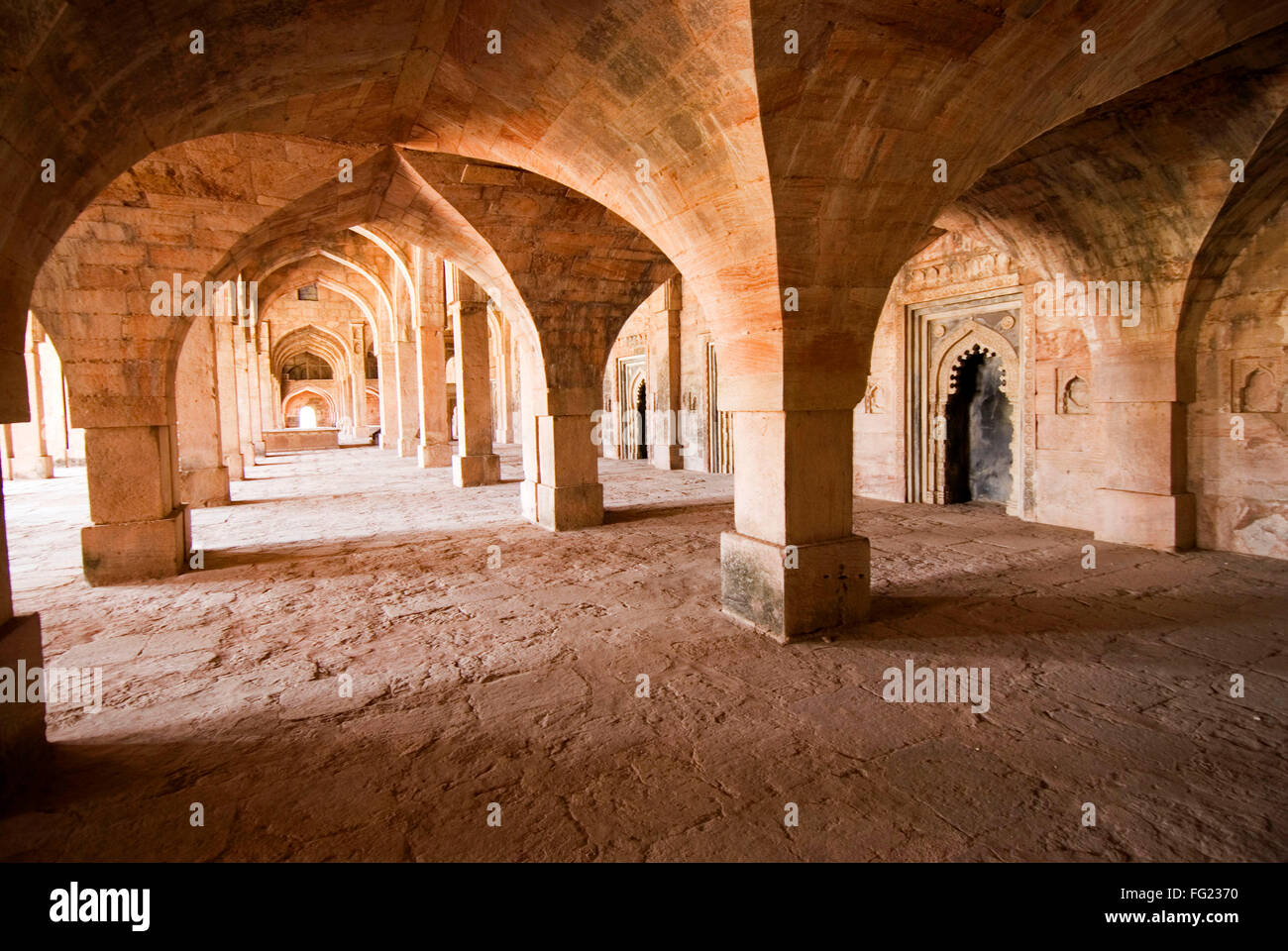 Pilier énorme arcades de Jami Masjid à Mandu , Madhya Pradesh, Inde Banque D'Images