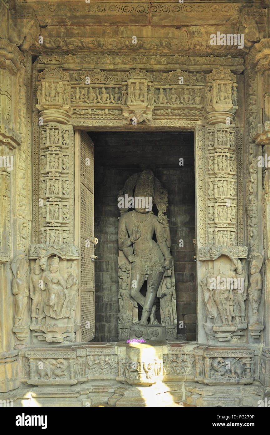 Finement sculptée porte de temple Chaturbhuj Khajuraho Madhya Pradesh, Inde Banque D'Images