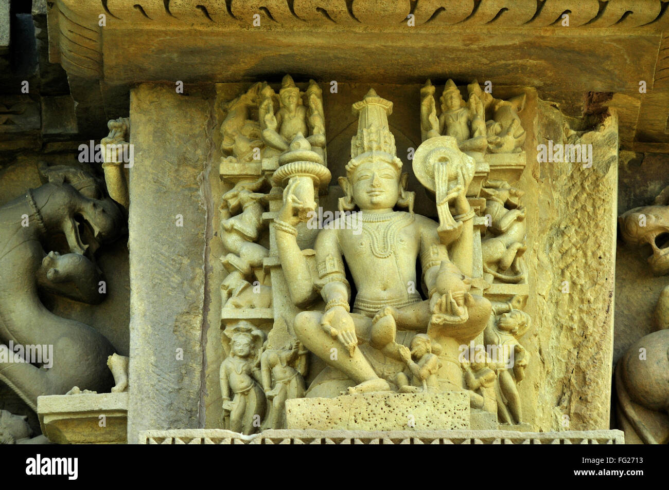 Sur le mur de Vishnu temple chaturbhuj Khajuraho Madhya Pradesh, Inde Banque D'Images