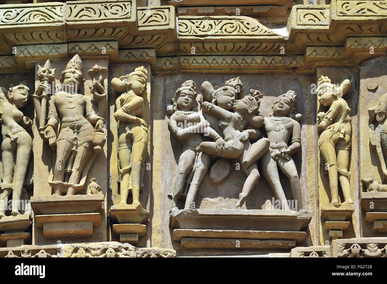 Khajuraho mithuna des couples sur le mur de lakshmana temple Madhya Pradesh Inde Banque D'Images