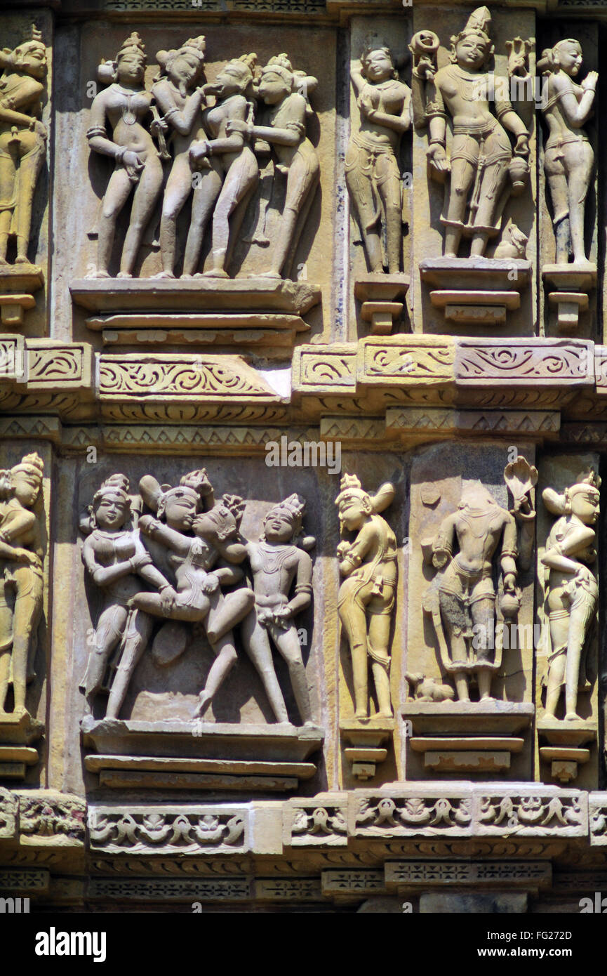 Khajuraho mithuna des couples sur le mur de lakshmana temple Madhya Pradesh Inde Banque D'Images
